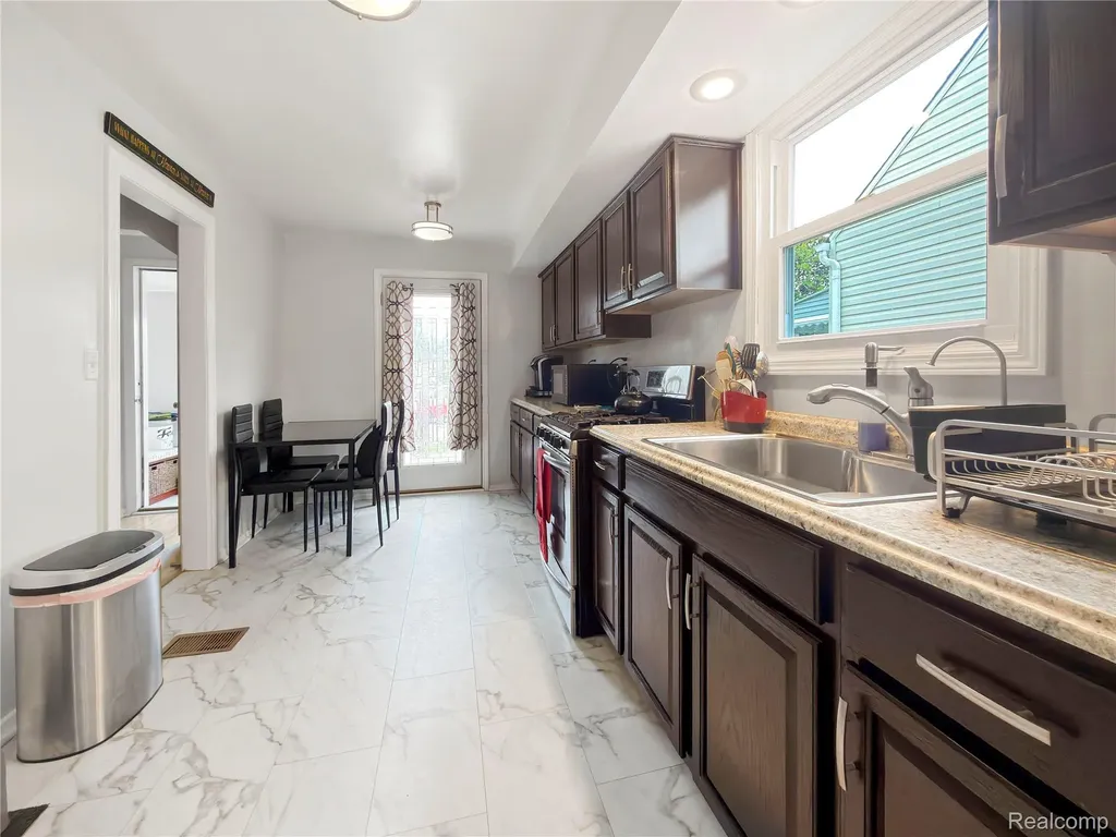 6907 Orchard Avenue Dearborn City MI 48126