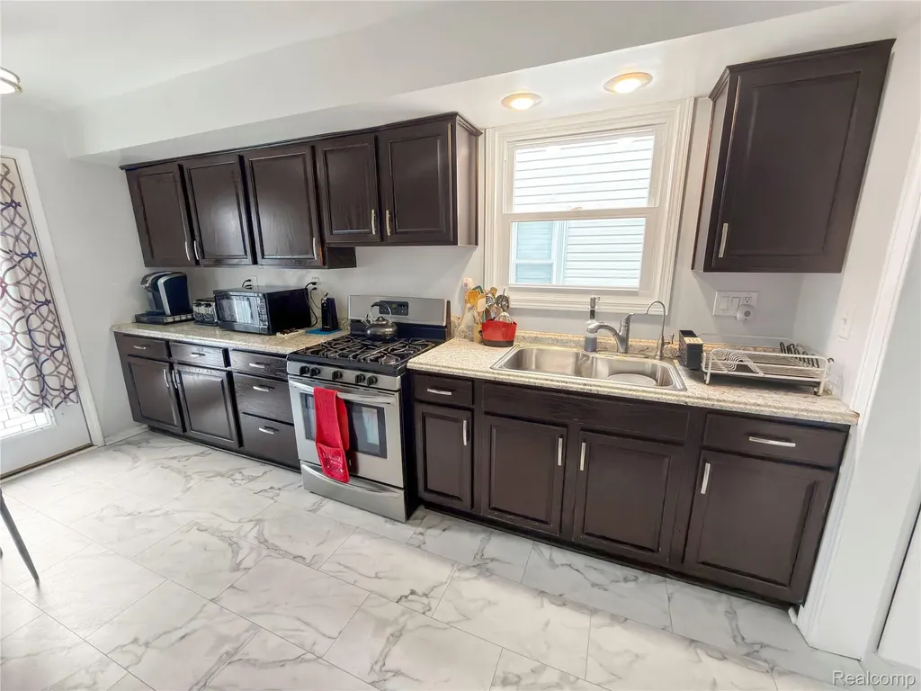 6907 Orchard Avenue Dearborn City MI 48126