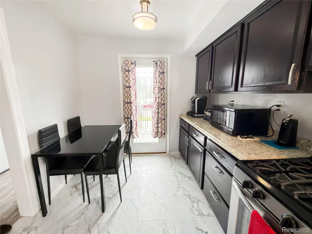 6907 Orchard Avenue Dearborn City MI 48126