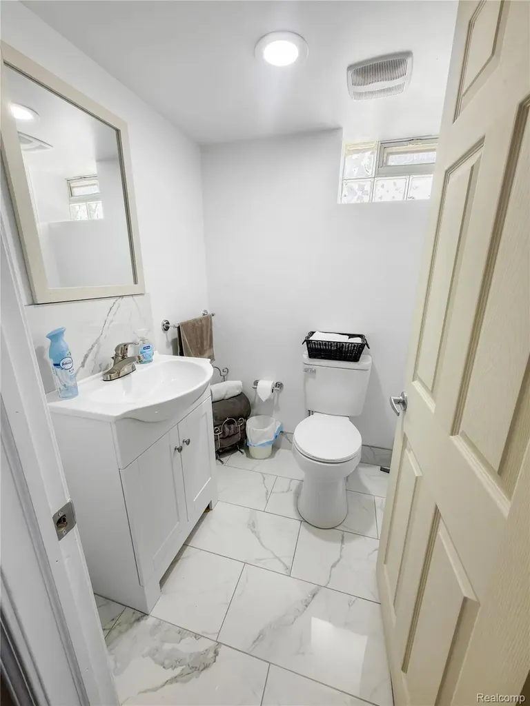 6907 Orchard Avenue Dearborn City MI 48126