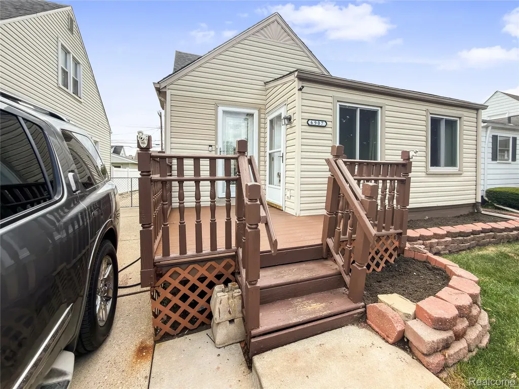6907 Orchard Avenue Dearborn City MI 48126
