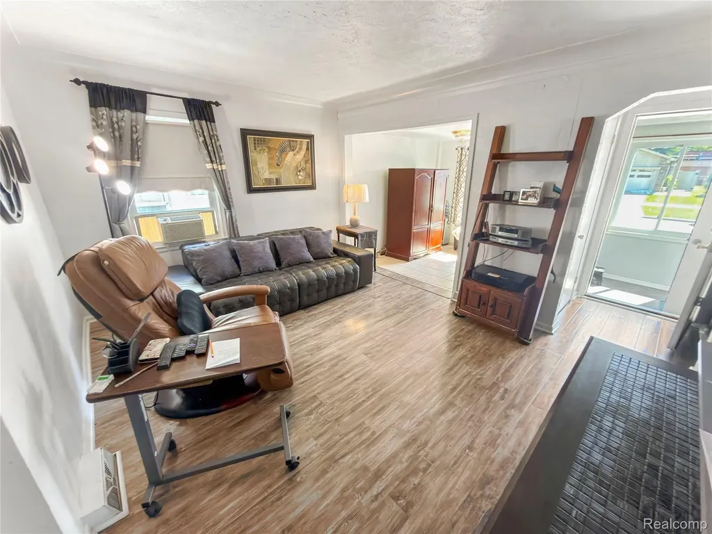 6907 Orchard Avenue Dearborn City MI 48126