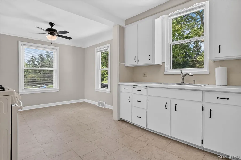 3556 Lincolnshire Road Waterford Charter Township MI 48328