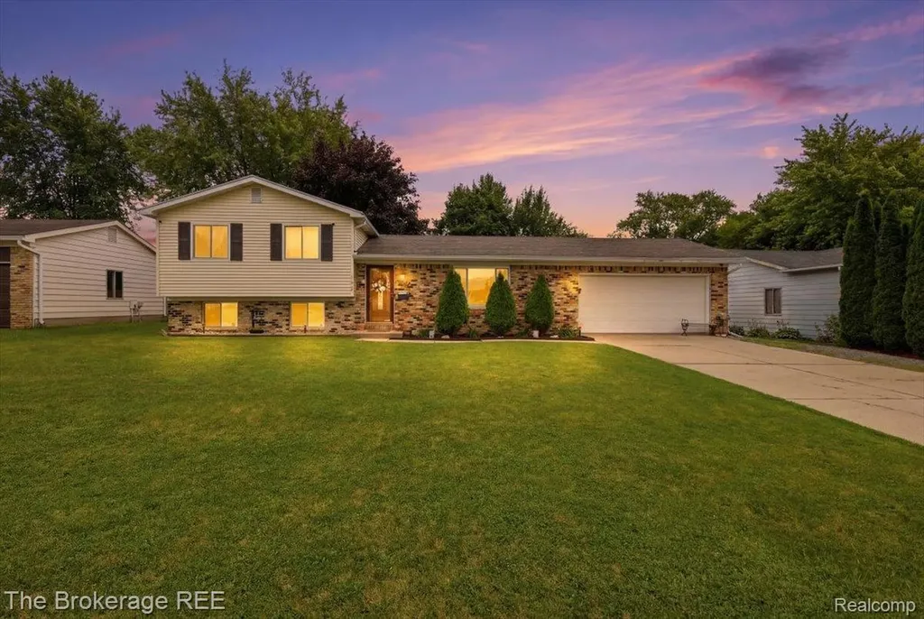 1448 Greenview Drive Grand Blanc City MI 48439