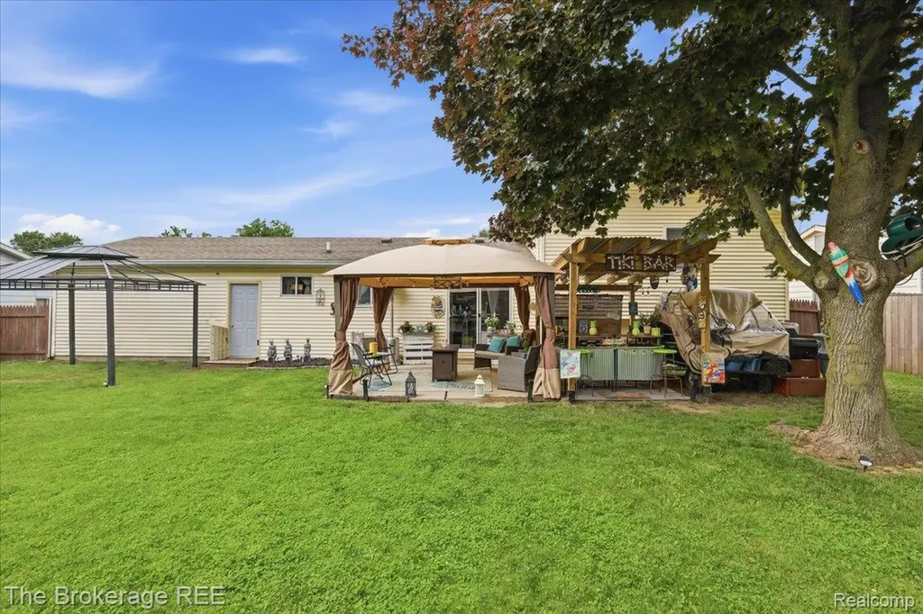 1448 Greenview Drive Grand Blanc City MI 48439