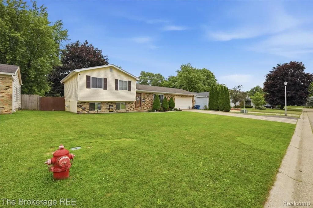 1448 Greenview Drive Grand Blanc City MI 48439