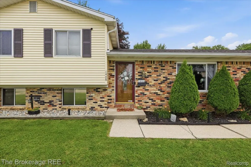 1448 Greenview Drive Grand Blanc City MI 48439