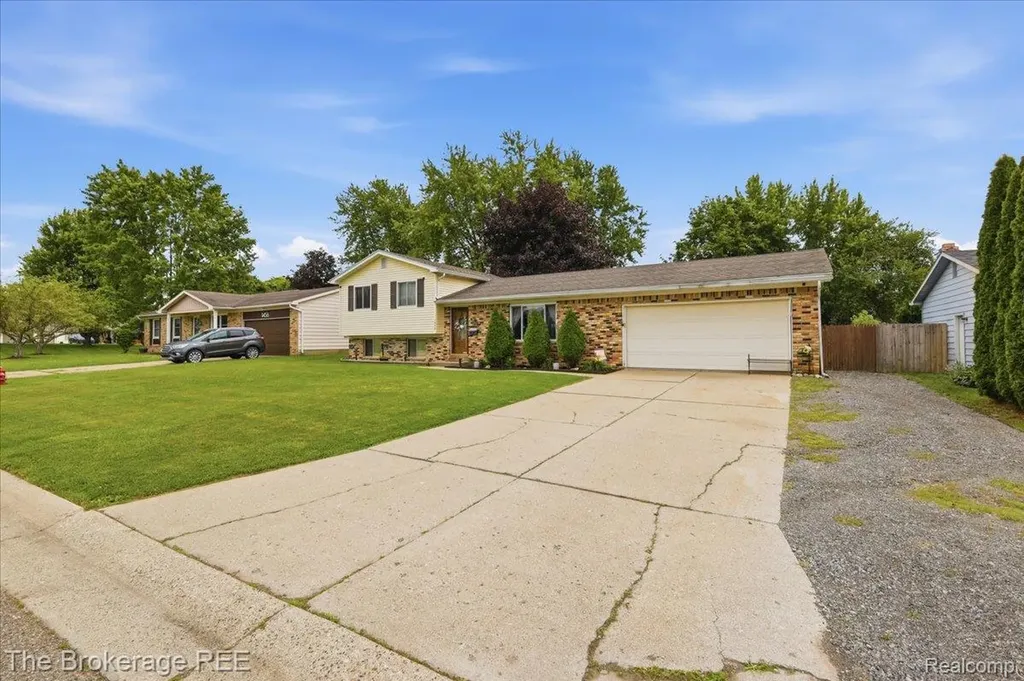 1448 Greenview Drive Grand Blanc City MI 48439