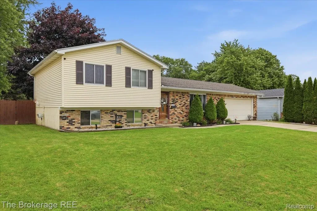 1448 Greenview Drive Grand Blanc City MI 48439