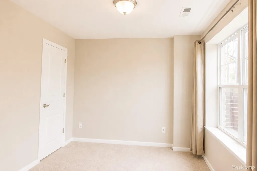 2940 Glenbar Circle Rochester Hills City MI 48307