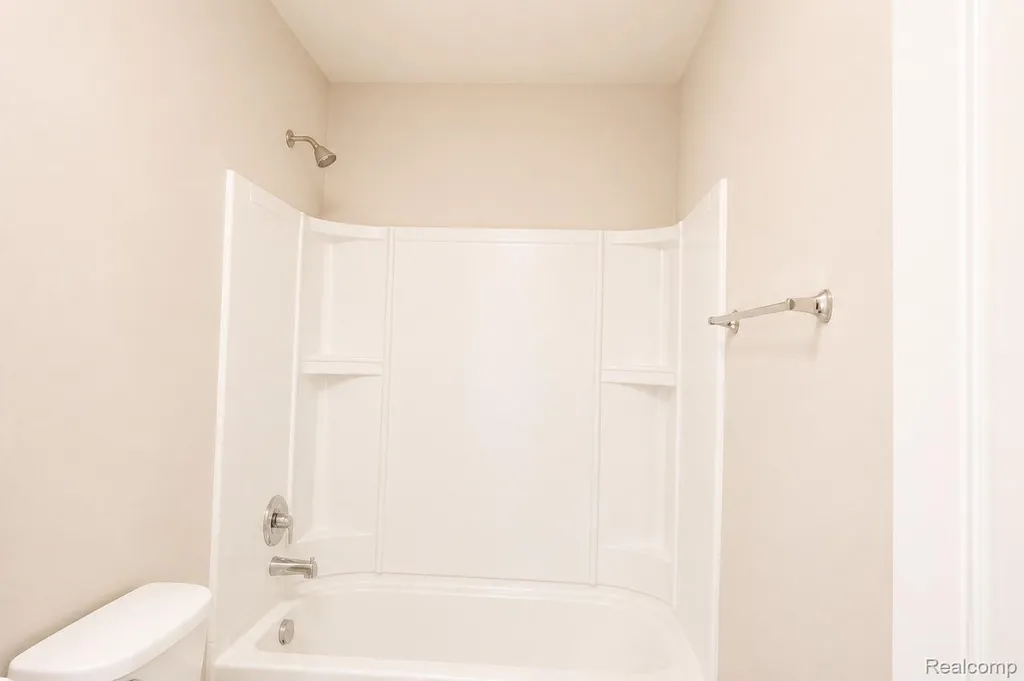 2940 Glenbar Circle Rochester Hills City MI 48307