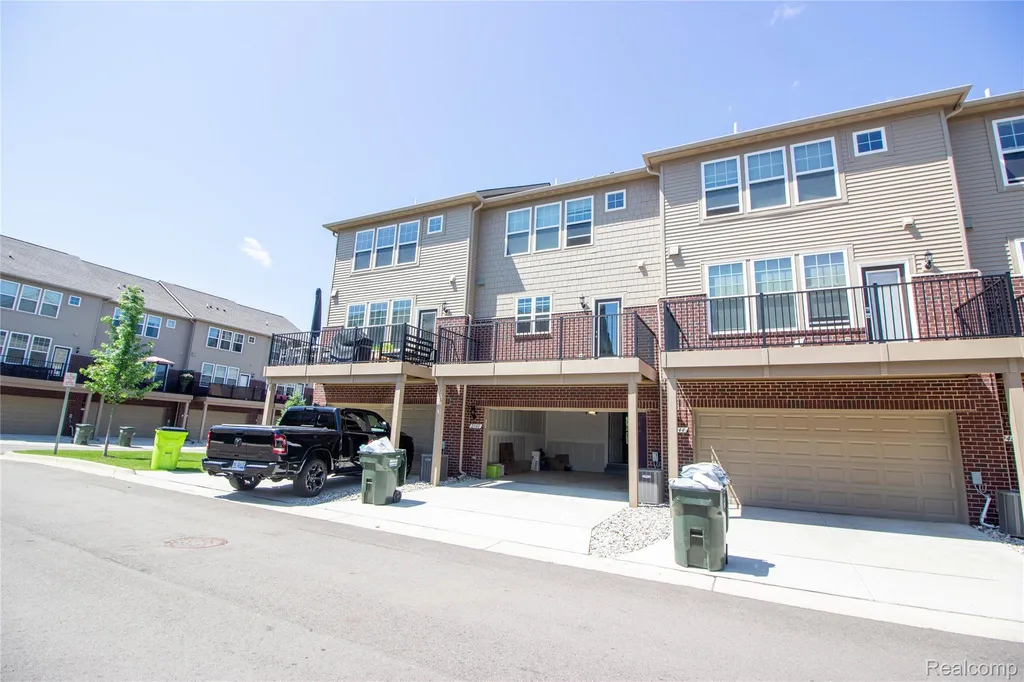 2940 Glenbar Circle Rochester Hills City MI 48307
