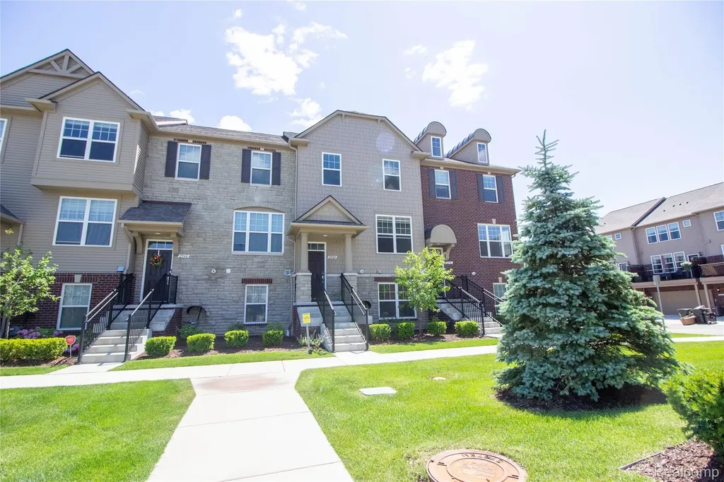 2940 Glenbar Circle Rochester Hills City MI 48307