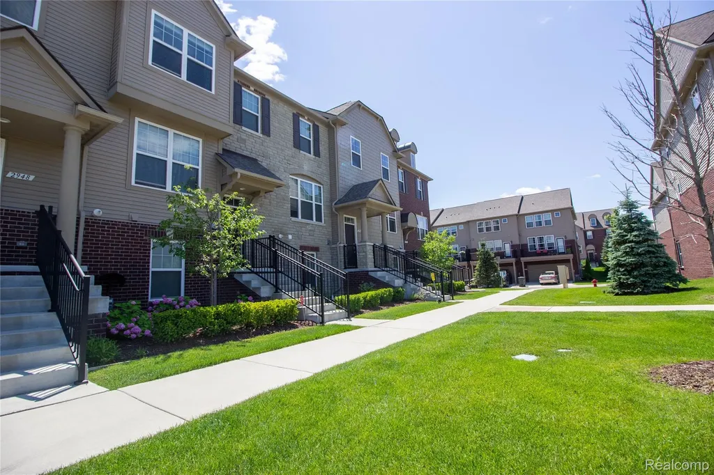 2940 Glenbar Circle Rochester Hills City MI 48307