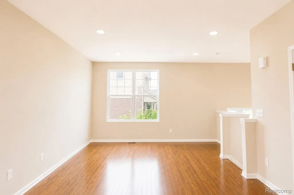 2940 Glenbar Circle Rochester Hills City MI 48307