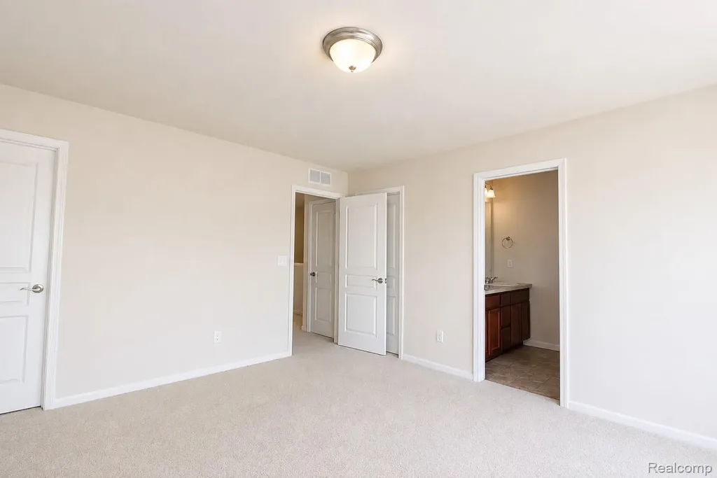 2940 Glenbar Circle Rochester Hills City MI 48307