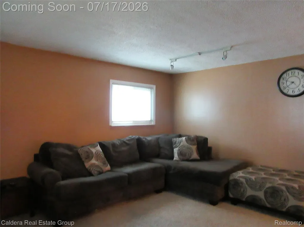 26644 Rialto Street Madison Heights City MI 48071