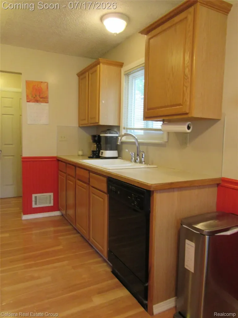 26644 Rialto Street Madison Heights City MI 48071