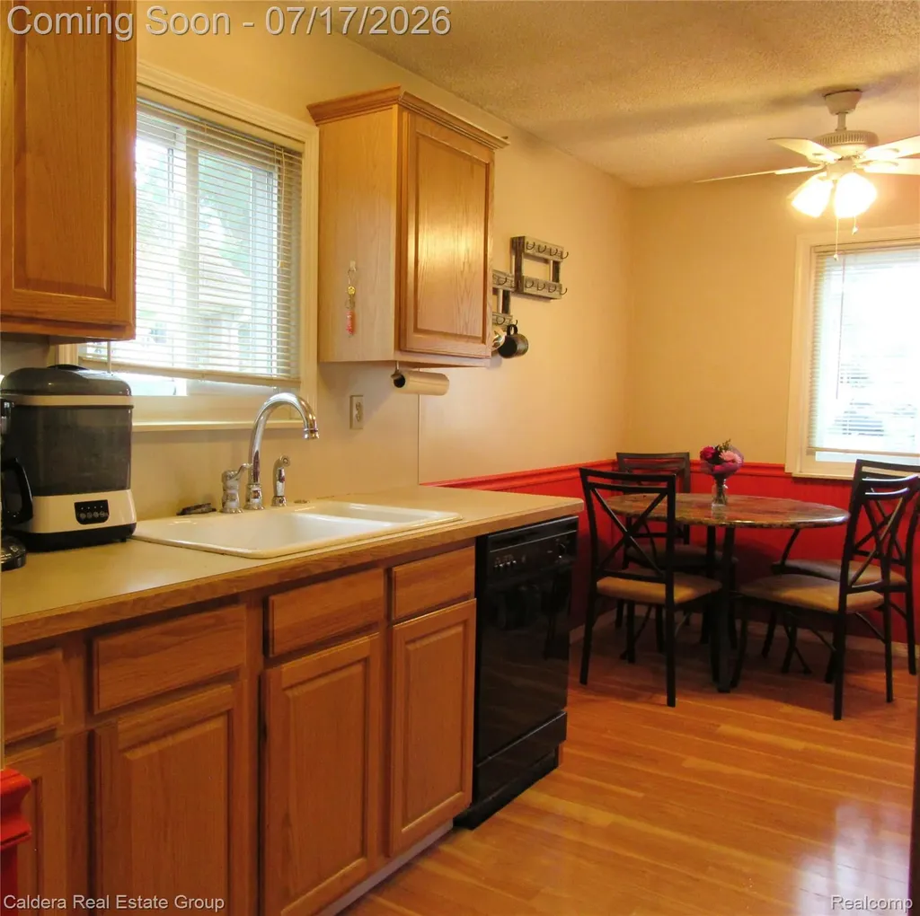 26644 Rialto Street Madison Heights City MI 48071