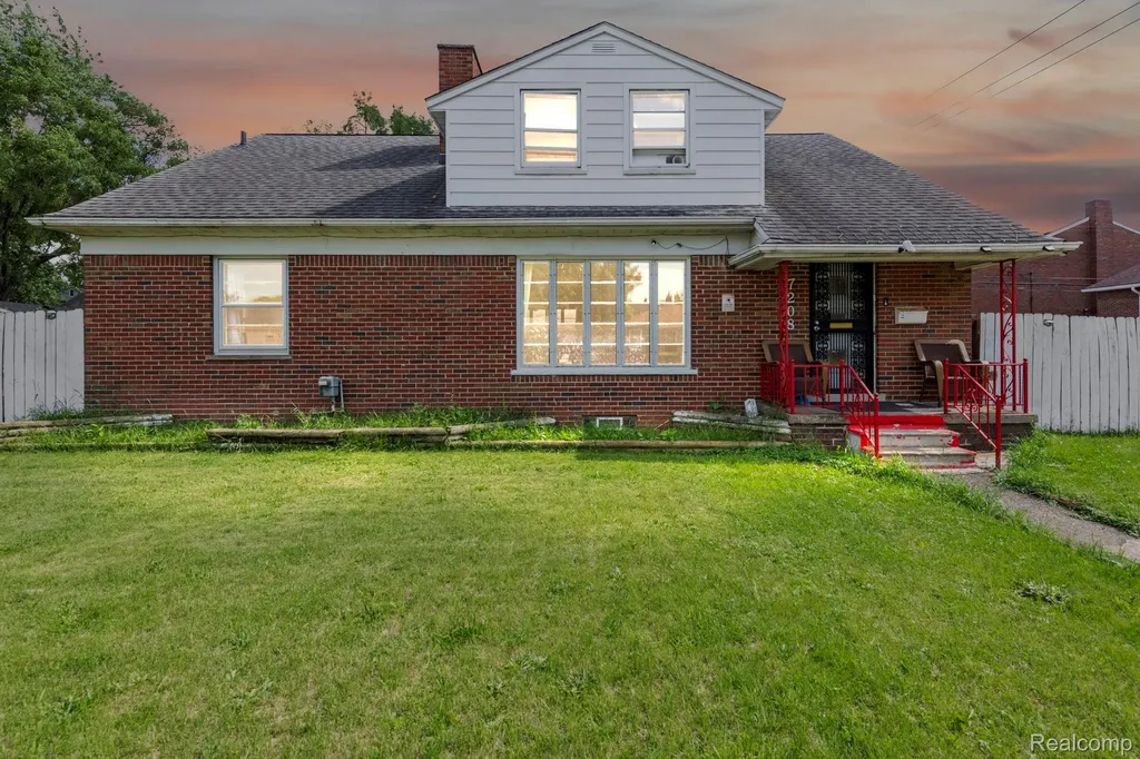 7208 Jackson Avenue Warren City MI 48091