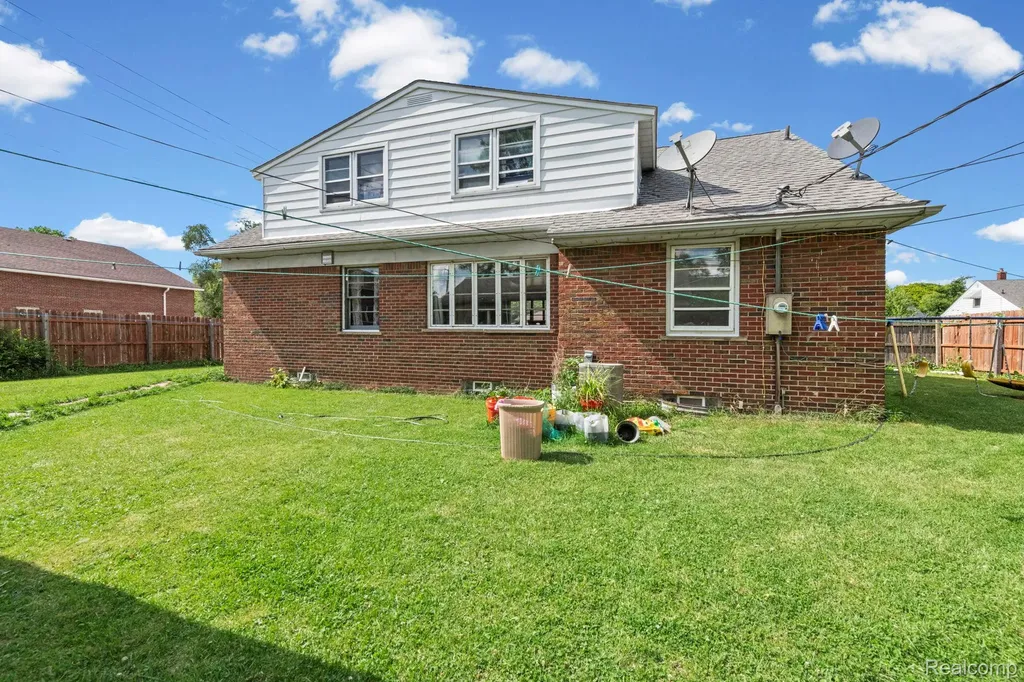 7208 Jackson Avenue Warren City MI 48091