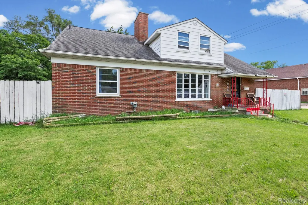 7208 Jackson Avenue Warren City MI 48091