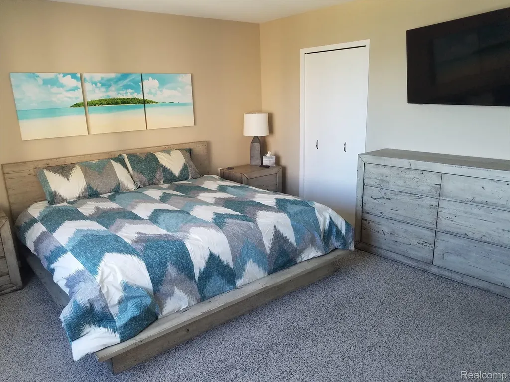 34432 Jefferson Avenue Harrison Charter Township MI 48045