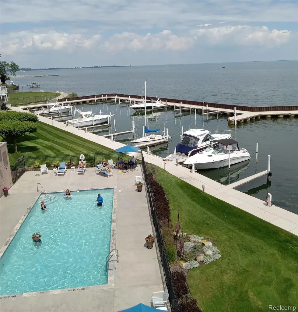 34432 Jefferson Avenue Harrison Charter Township MI 48045