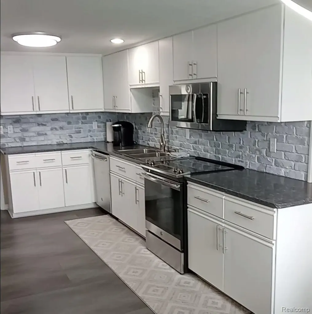 34432 Jefferson Avenue Harrison Charter Township MI 48045