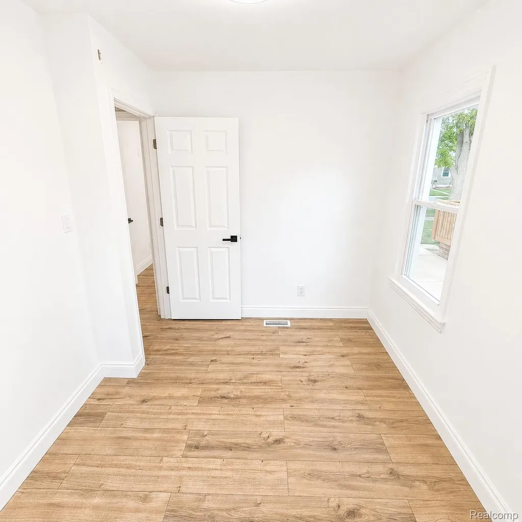 5157 Niagara Street Wayne City MI 48184