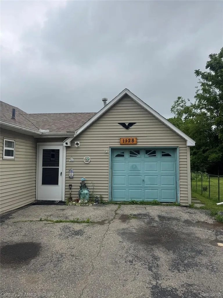 1128 W Parkwood Avenue Flint Charter Township MI 48507