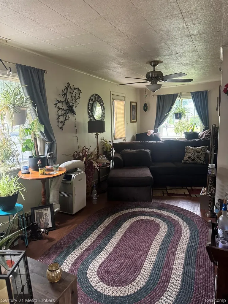 1128 W Parkwood Avenue Flint Charter Township MI 48507