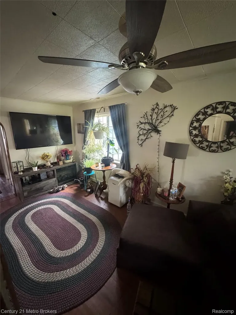 1128 W Parkwood Avenue Flint Charter Township MI 48507