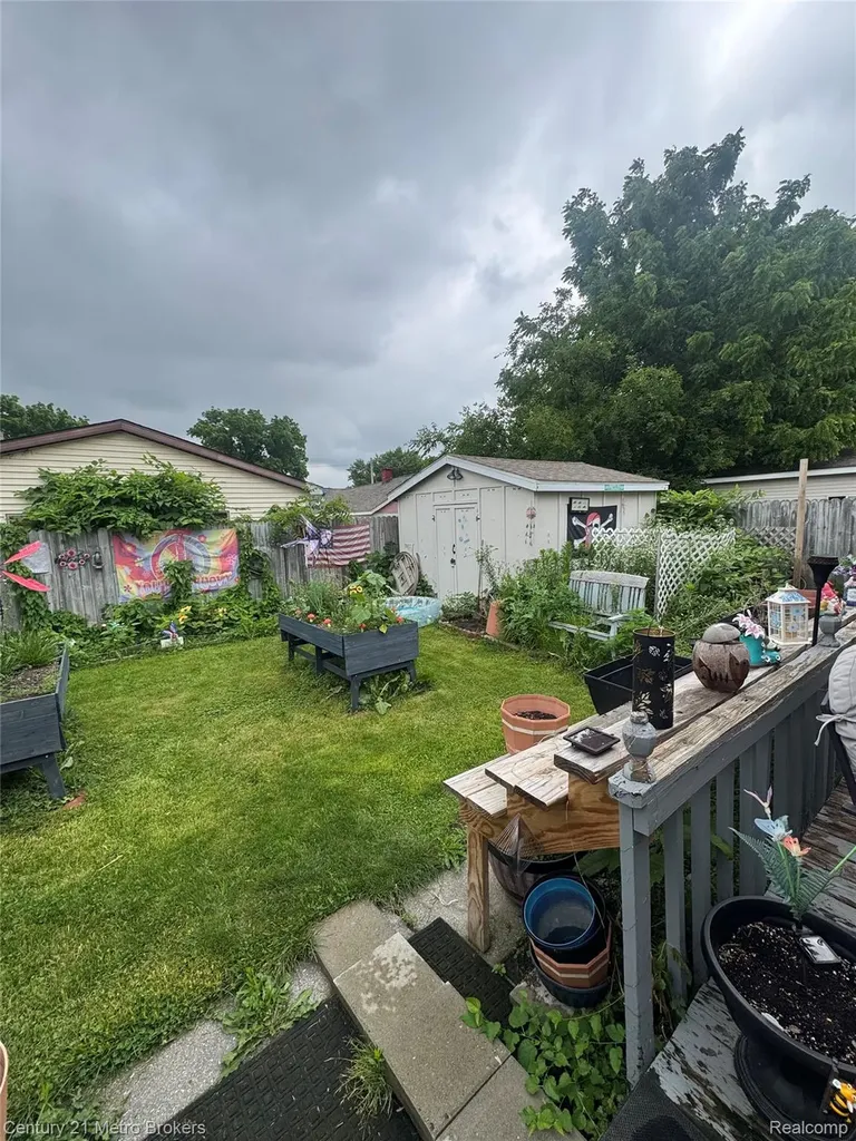 1128 W Parkwood Avenue Flint Charter Township MI 48507