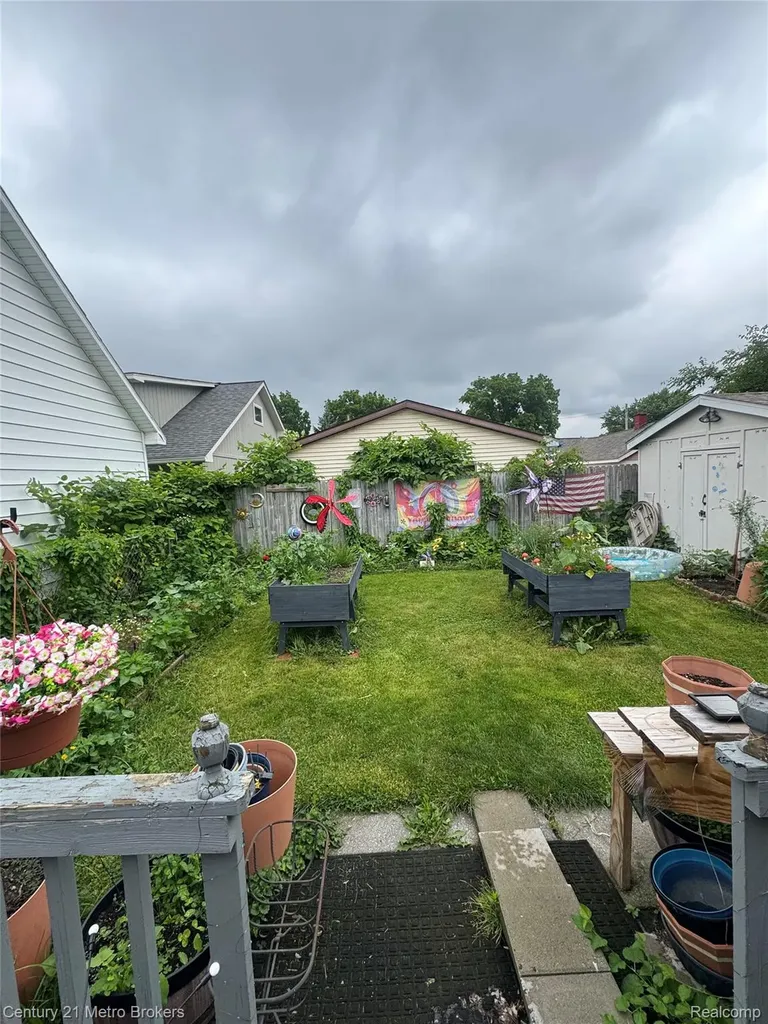 1128 W Parkwood Avenue Flint Charter Township MI 48507