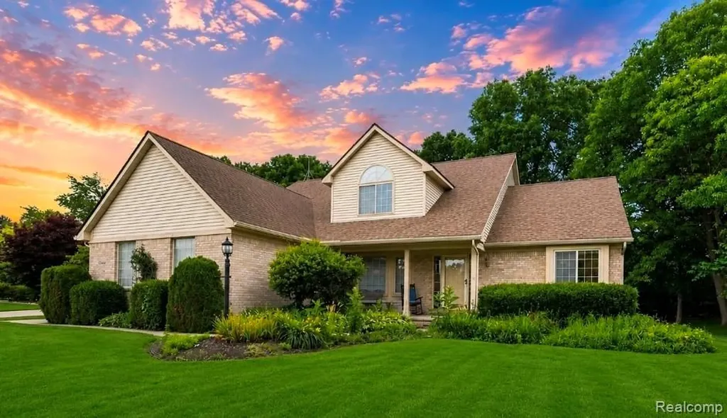 2366 Elkridge Circle Highland Charter Township MI 48356