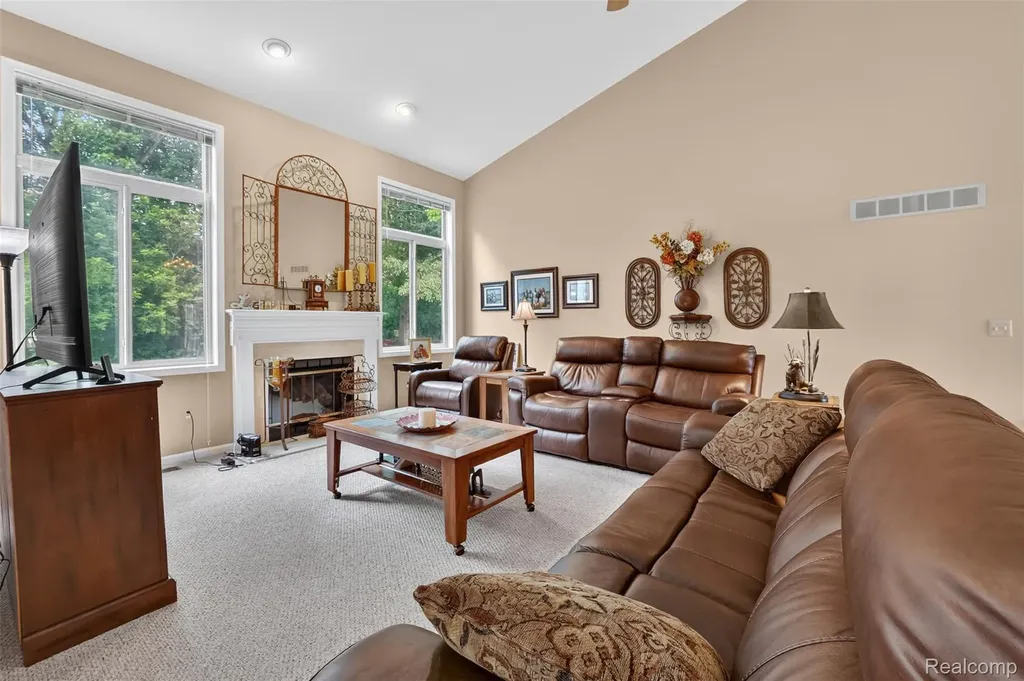 2366 Elkridge Circle Highland Charter Township MI 48356