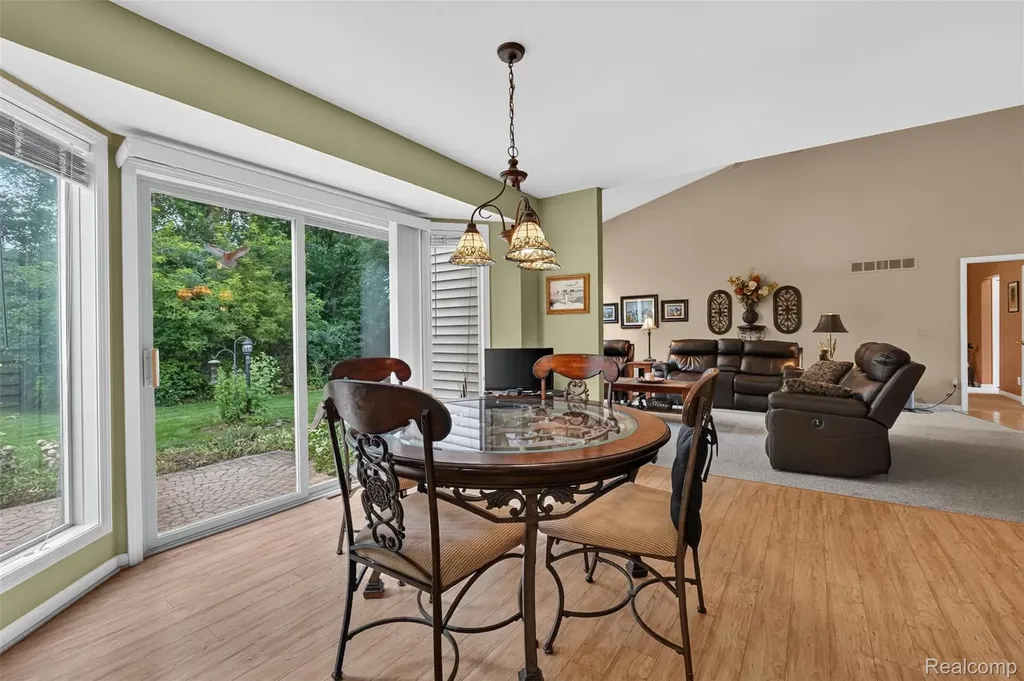 2366 Elkridge Circle Highland Charter Township MI 48356