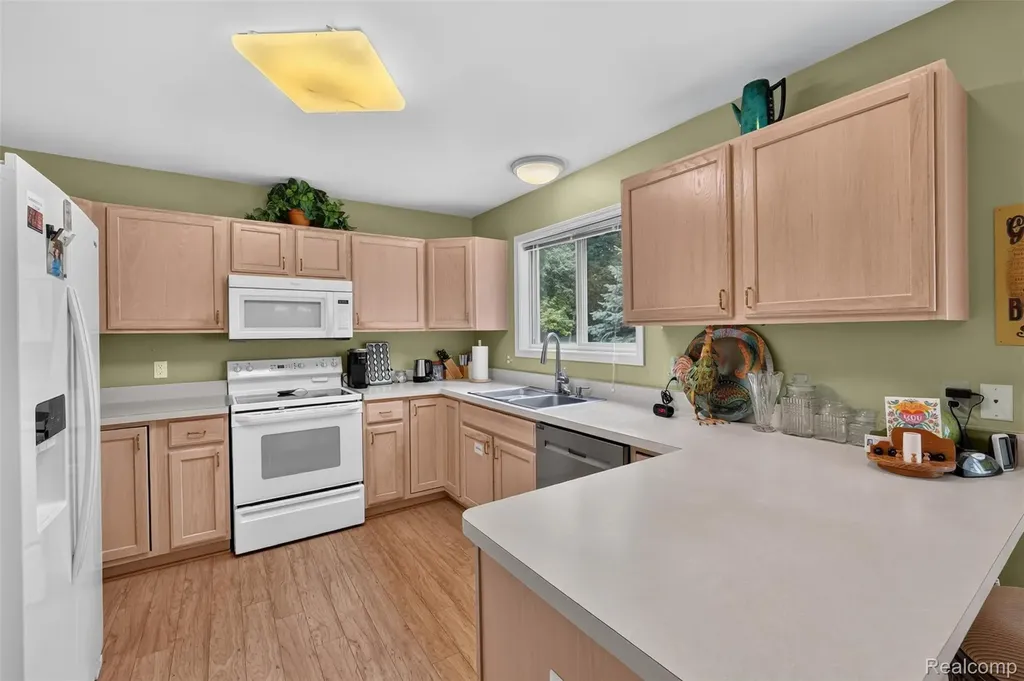 2366 Elkridge Circle Highland Charter Township MI 48356