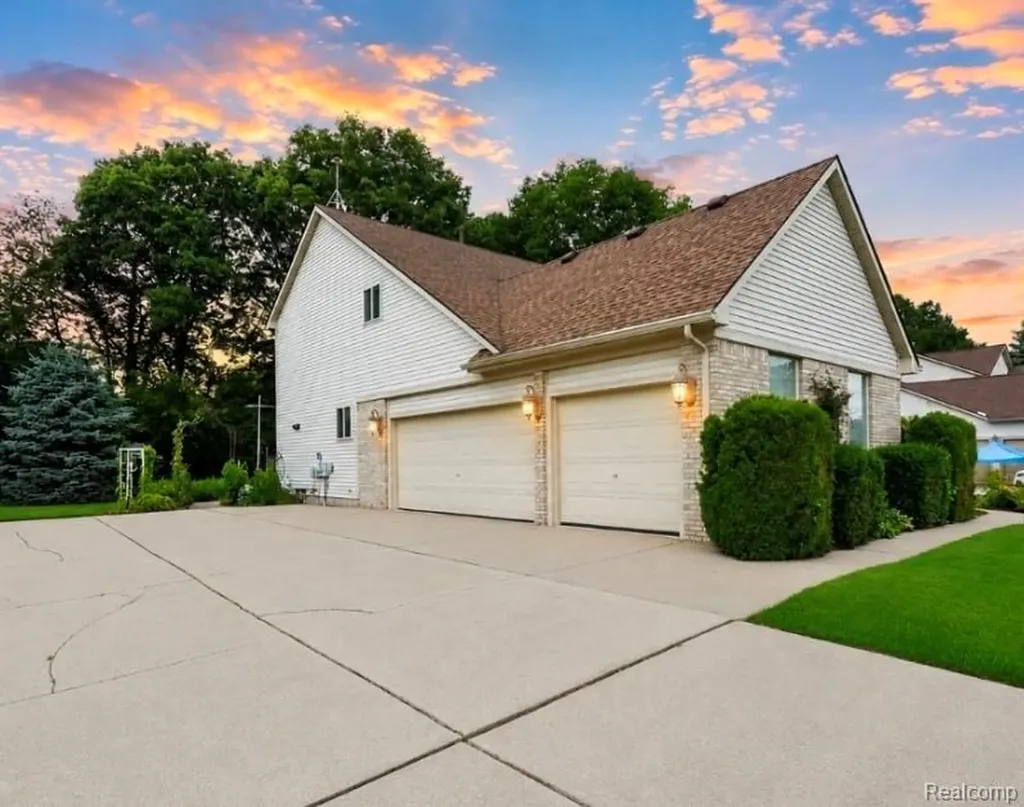 2366 Elkridge Circle Highland Charter Township MI 48356