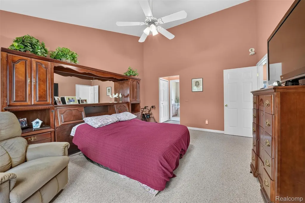 2366 Elkridge Circle Highland Charter Township MI 48356