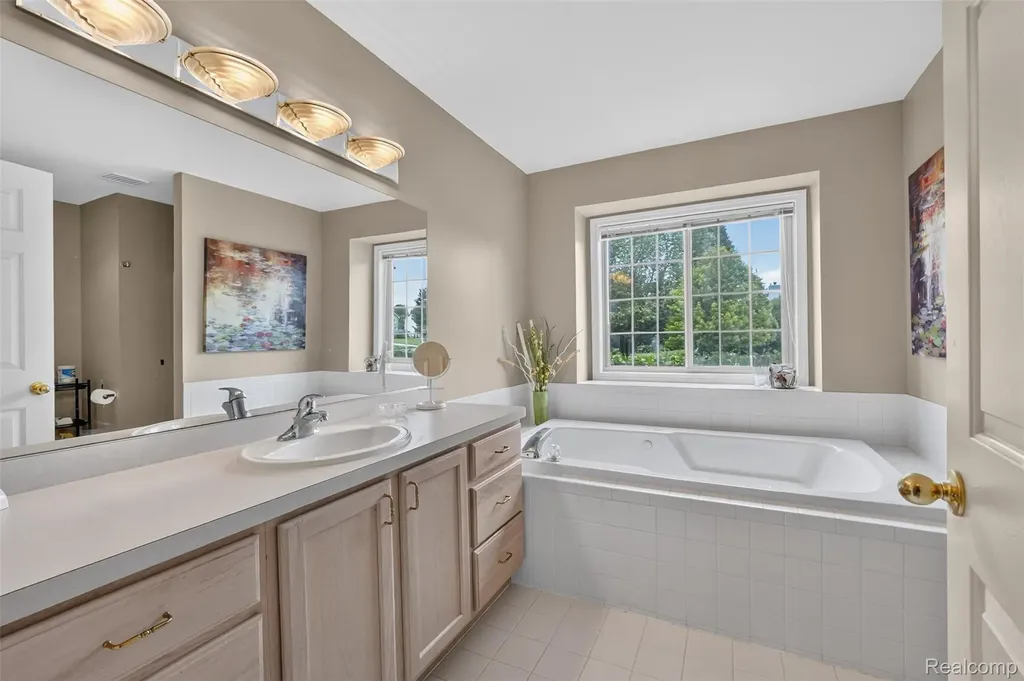 2366 Elkridge Circle Highland Charter Township MI 48356
