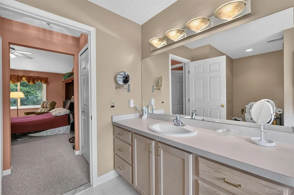 2366 Elkridge Circle Highland Charter Township MI 48356