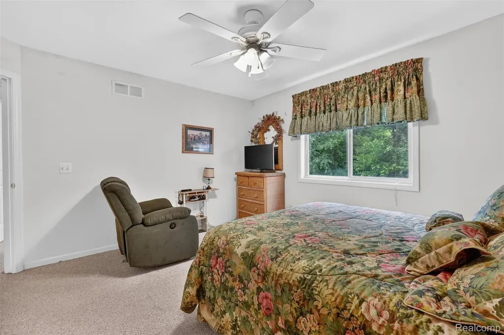 2366 Elkridge Circle Highland Charter Township MI 48356