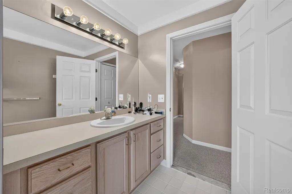 2366 Elkridge Circle Highland Charter Township MI 48356