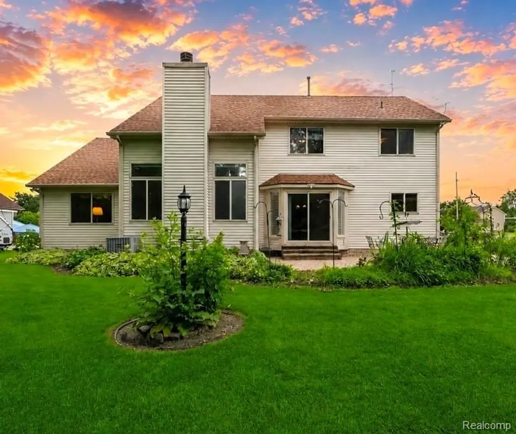 2366 Elkridge Circle Highland Charter Township MI 48356