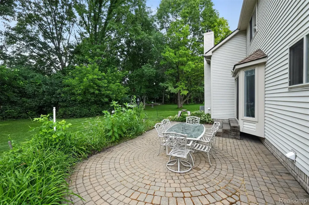 2366 Elkridge Circle Highland Charter Township MI 48356