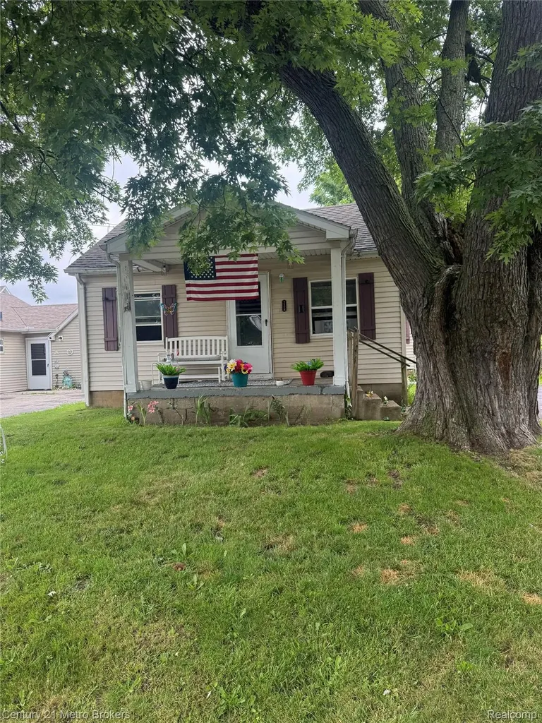 1124 W Parkwood Avenue Flint Charter Township MI 48507