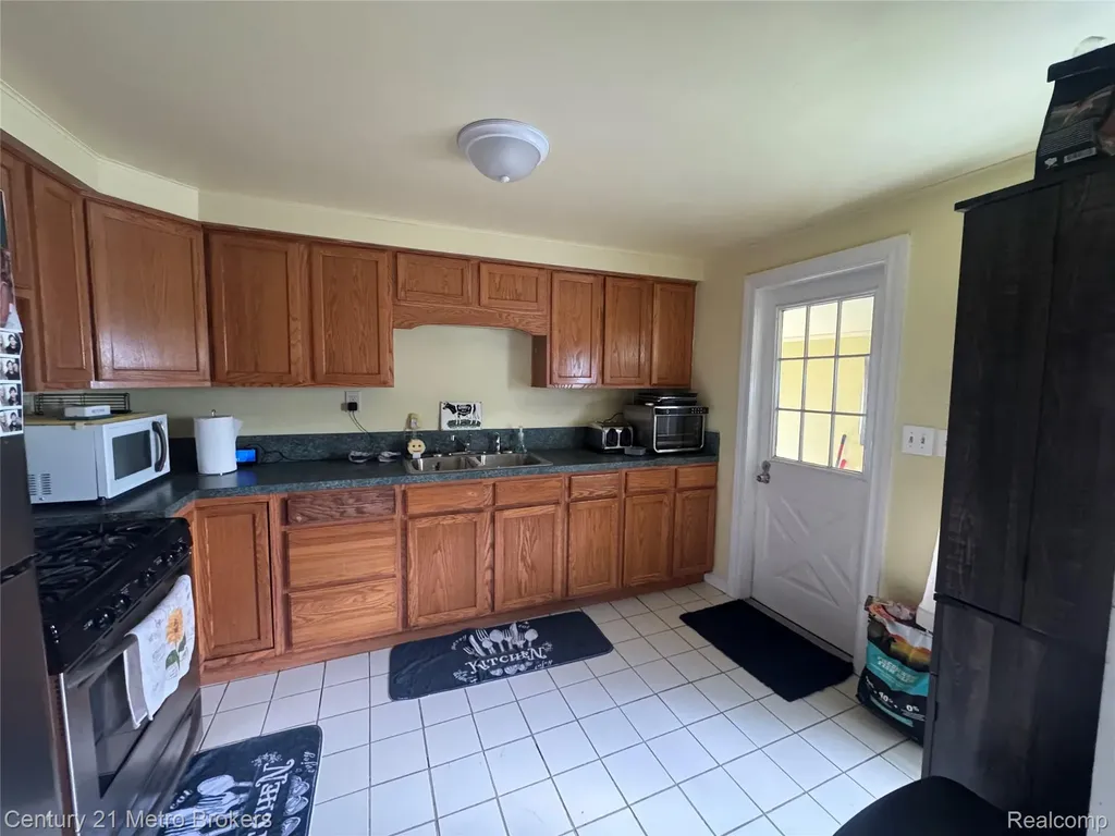 1124 W Parkwood Avenue Flint Charter Township MI 48507