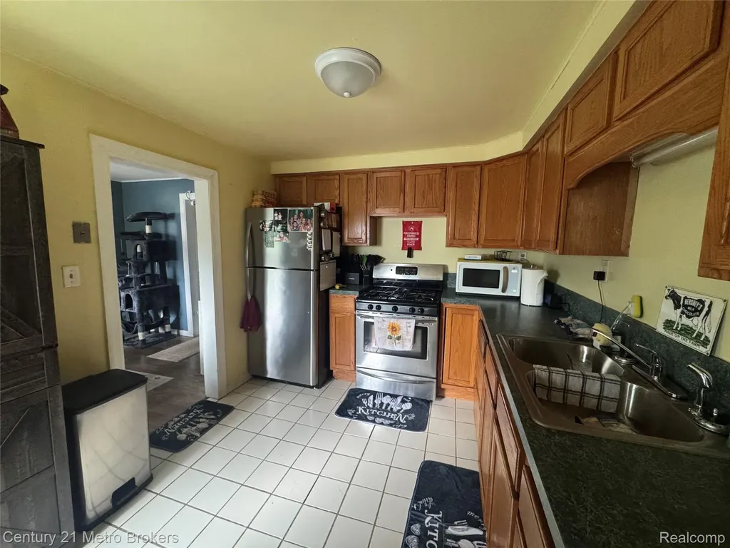 1124 W Parkwood Avenue Flint Charter Township MI 48507